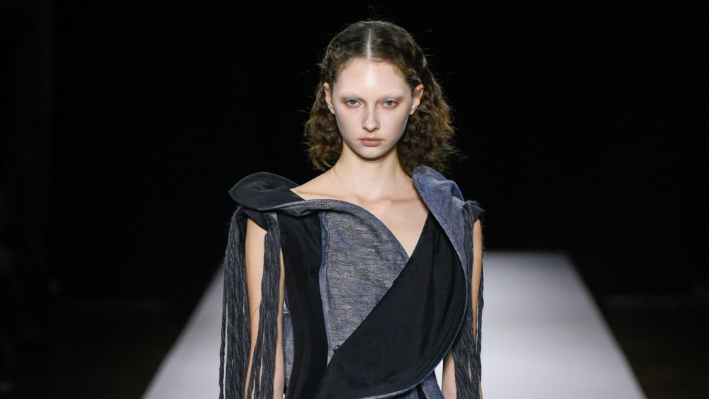 yohji-yamamoto-spring-2027:-fringes-and-other entanglements