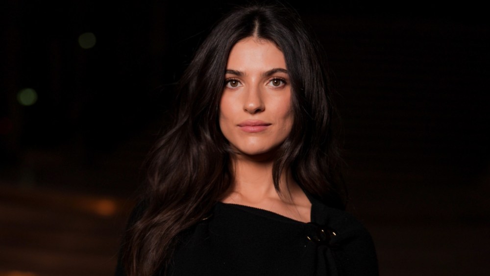 ella-rubin-is-a-chanel-girl-and-she’s-not-afraid-to-show-it:-all-about-her-quiet-glam-for-the-spring-2027 show