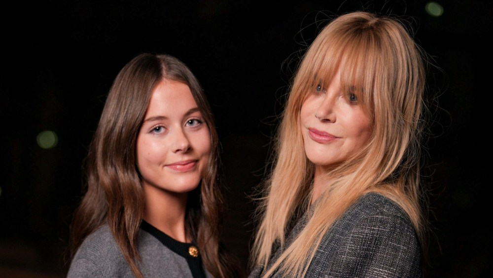 nicole-kidman-turned-the-chanel-show-into-a-stylish-mother-daughter moment