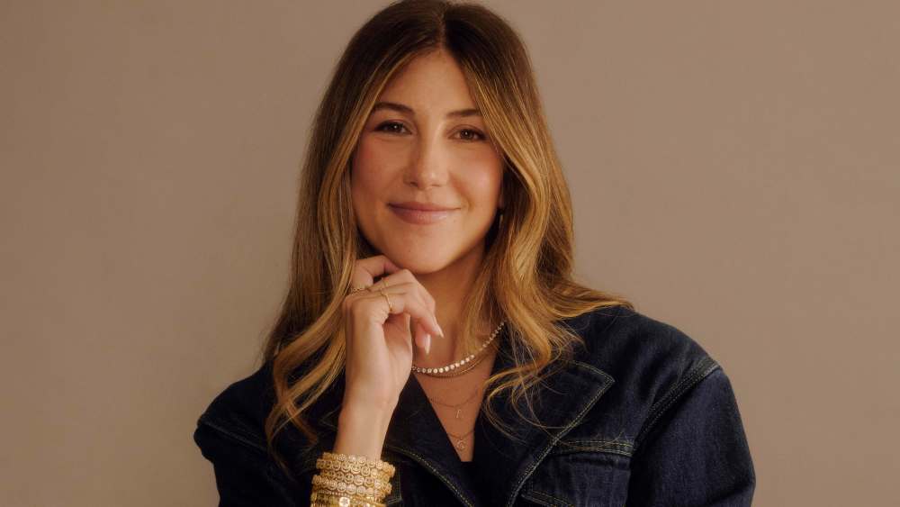 lisa-gozlan-wants-customers-to-win-a-bracelet-from-the-claw-machine-at-her-new-selfridges pop-up