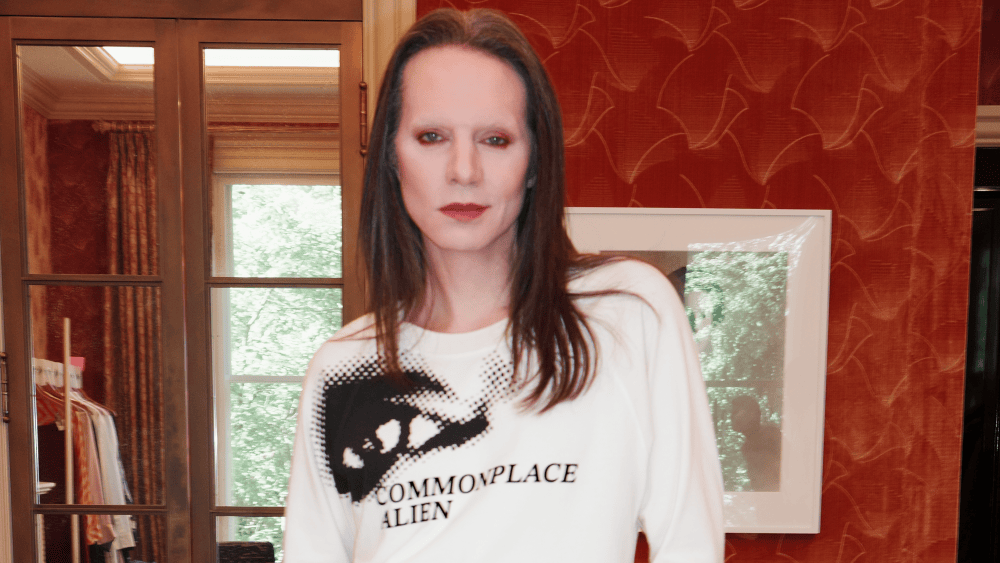 jordan-roth-releases-limited-edition-‘commonplace-alien’ t-shirt