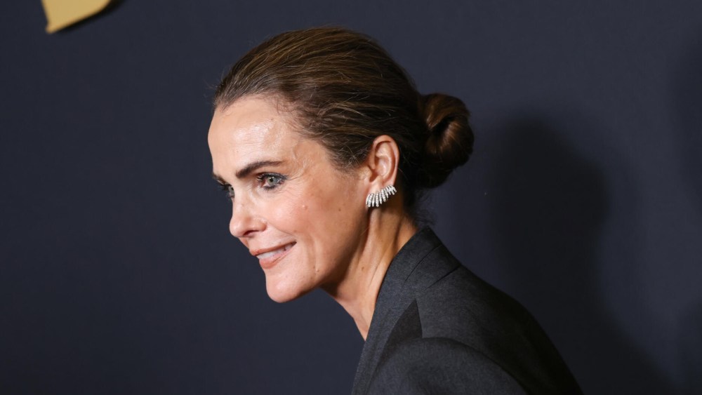 how-to-perfect-keri-russell’s-‘perfectly-imperfect’-chignon-hair look