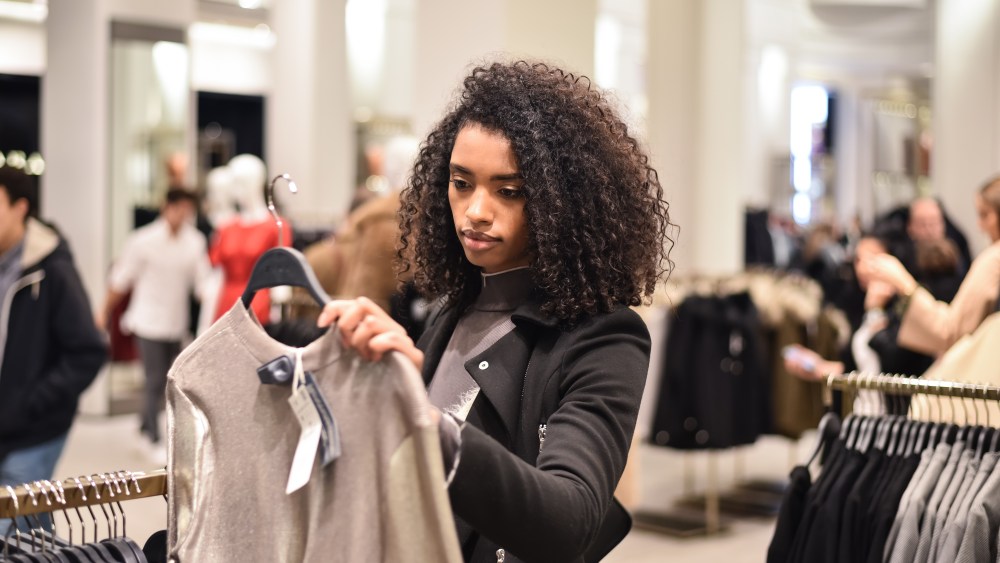 what-credit-card-data-reveals-about-the-cautious-holiday shopper