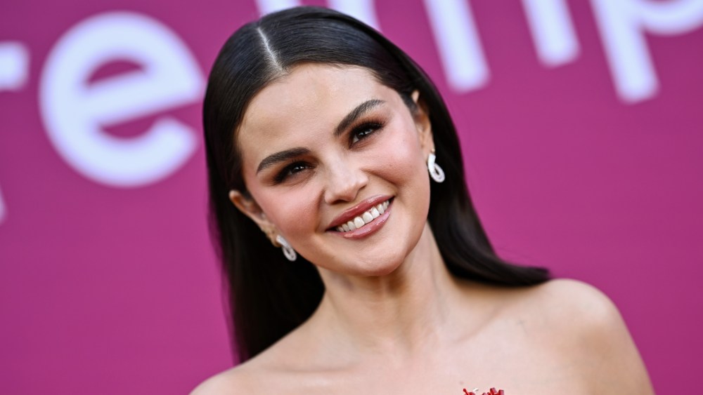 selena-gomez-shimmers-in-custom-ruby-red-prada-and-diamonds-at-fourth-annual-rare-impact-fund benefit
