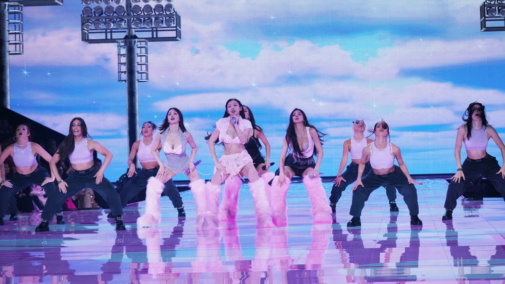 pink’s-primetime-turn-at-the-victoria’s-secret-fashion show