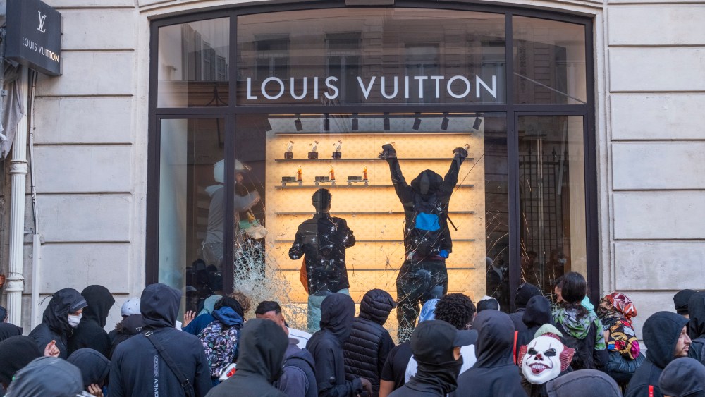 french-retailers-hit-by-looting-as-unrest-spreads-across-major cities