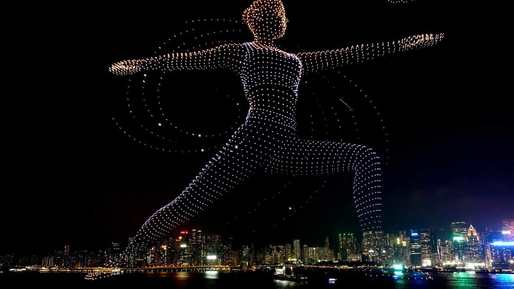 alo-launches-hong-kong-sanctuary-store-with-drone-show, jisoo