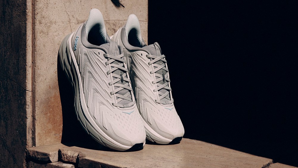 hoka-takes-hit-from-promotions-plaguing-the-athletic-shoe-market,-despite-its-lack-of discounting