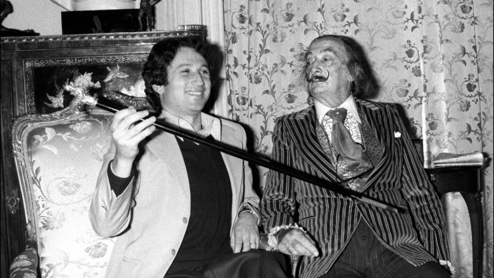 the-new-york-hotel-salvador-dali-hosted-fellow-artists-andy-warhol-and-jeff koons