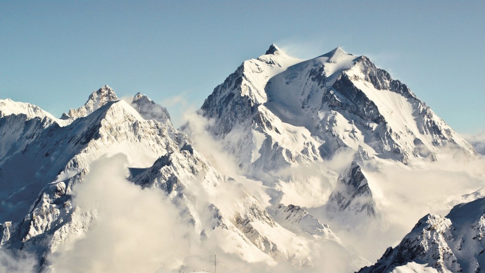from-aspen-to-niseko,-the-new-hotels,-restaurants,-and-boutiques-to-know-for-this-ski season