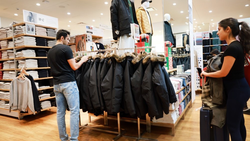 midterm-countdown:-consumer-sentiment-lifts-slightly-as-gas-prices-stabilize,-but-frustration-lingers-over-rising costs